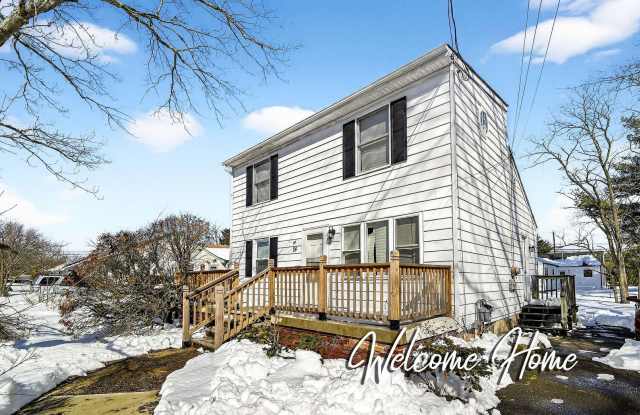 24 Steinhardt Ave