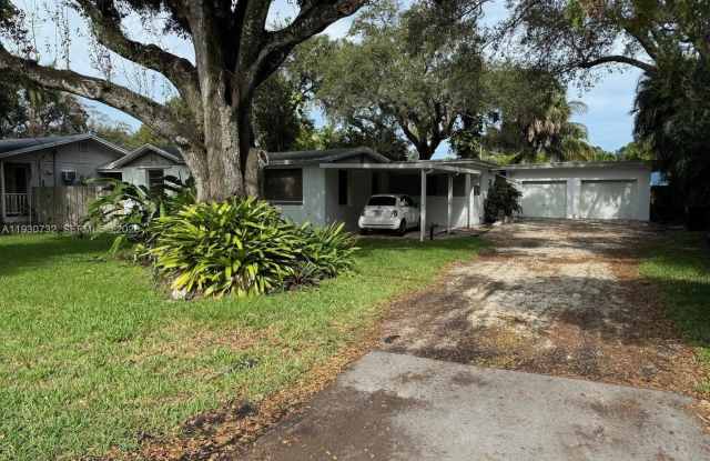 Photo of 1821 SW 23rd St