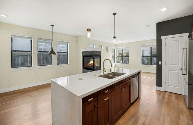 Gorgeous 3 bed 3.5 bath Home Available in Platt Park!