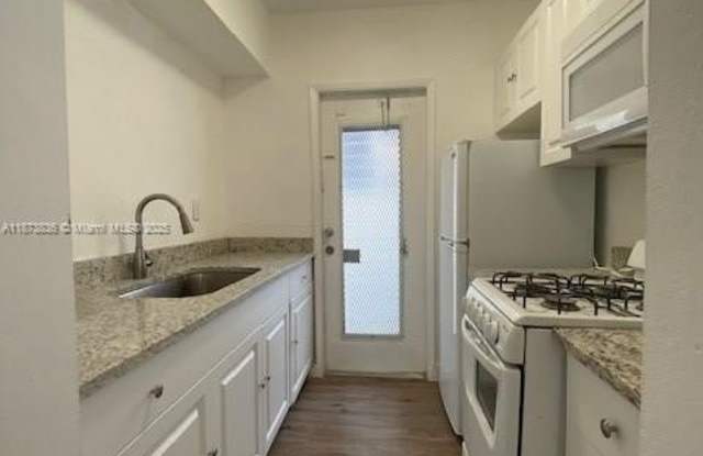 Photo of 8132 Harding Ave