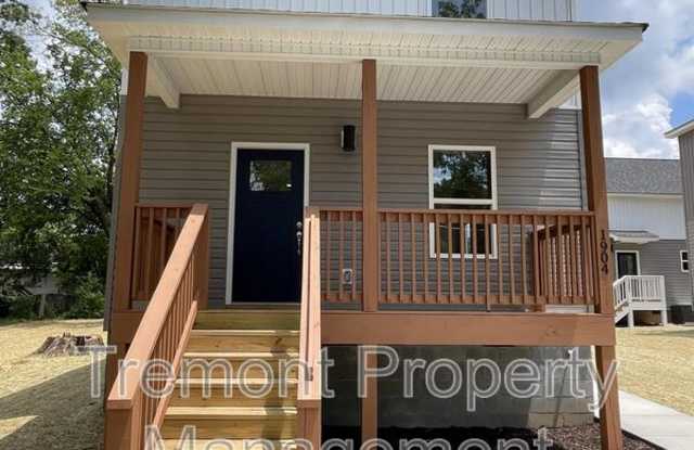 1904 Lynnbrook Avenue