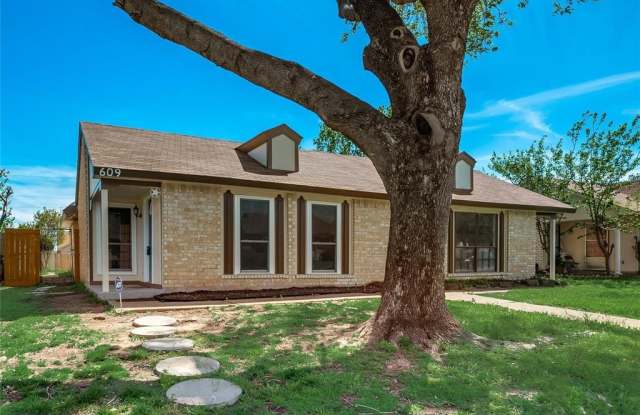 609 Stonehenge Drive - 609 Stonehenge Drive, Grand Prairie, TX 75052