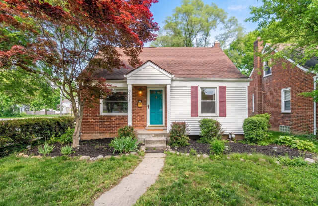 Stunning & Versatile Royal Oak Retreat at 3224 Altadena!