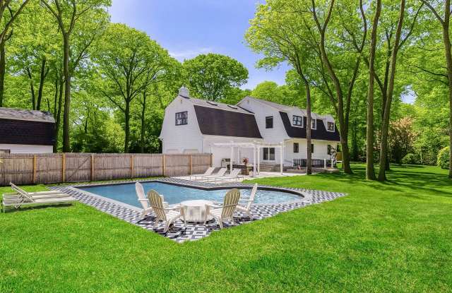 7 Quantuck Bay Lane