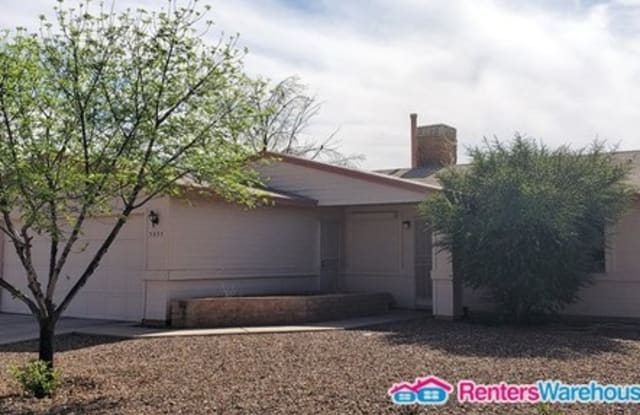 5935 S Pin Oak Drive - 5935 South Pin Oak Drive, Tucson, AZ 85746