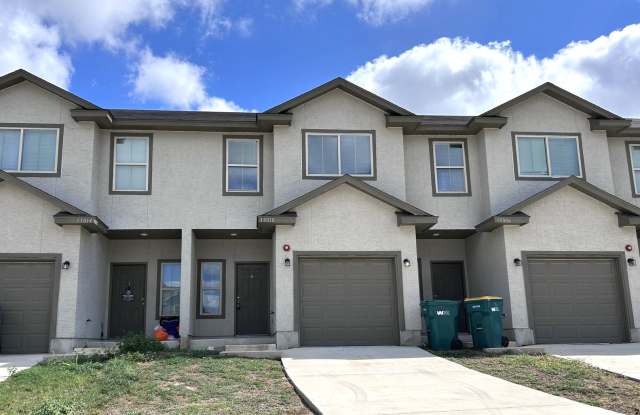 Charming Townhome Near I-35  Randolph AFB