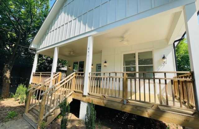 Room in 4 Bedroom Home at Dill Ave SW