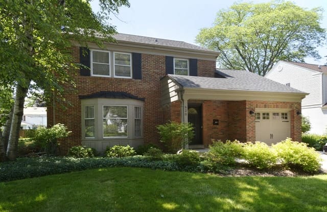 620 South PINE Avenue - 620 South Pine Avenue, Arlington Heights, IL 60005