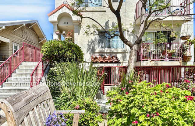 Photo of 522 Serrano Avenue