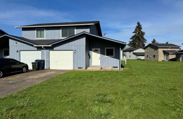 Updated 2 bedroom 1.5 bathroom duplex!