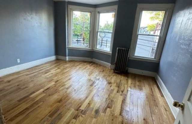 132 Chester Ave