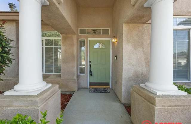 Beautiful 4 Bedroom Home In The Southwest!