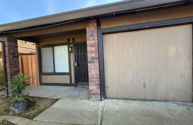 Fully Renovated 2-Bedroom Home with Spacious Layout in Prime Fair Oaks Location