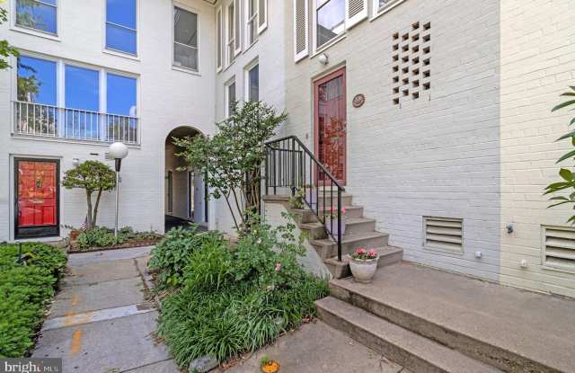 206 G STREET SW