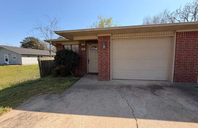 301 West 16th Ct
