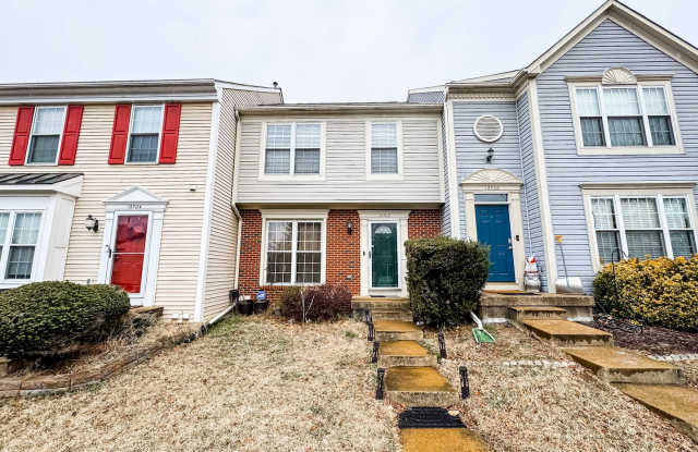 Charming 3 Bed 2.5 Bath Townhome With Patio  Deck In Beautiful Rolling Brook