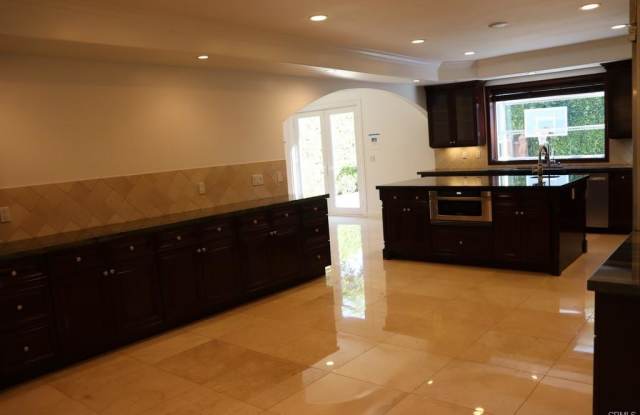 Photo of 4818 Lemona Avenue