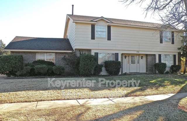 1701 Oakhurst Ave