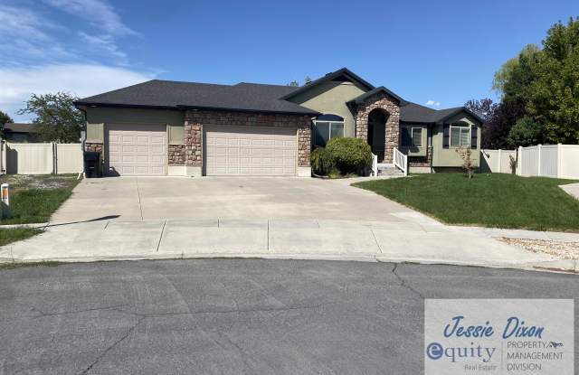 2747 S 1475 W - 2747 South 1475 West, Syracuse, UT 84075