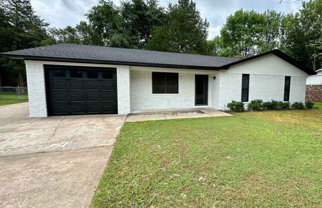 Introducing a charming 3-bedroom, 2-bathroom home located in Russellville, AR