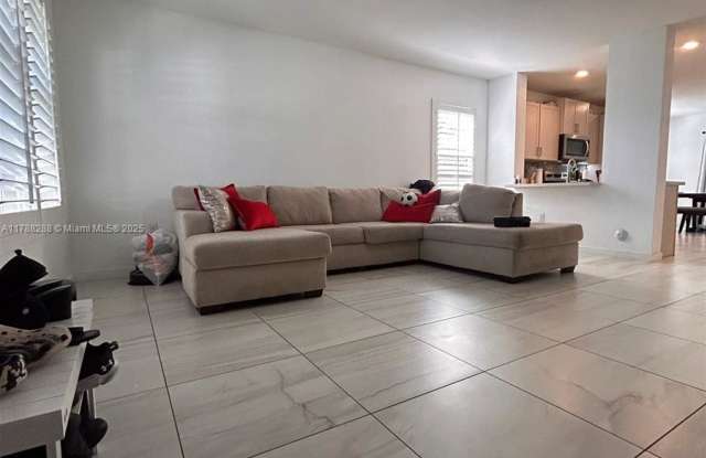 600 Northeast 4th Terrace