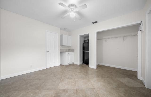 1041 Northeast 9th Avenue