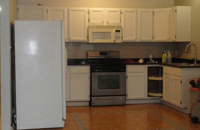 236 E Woodlawn Ave