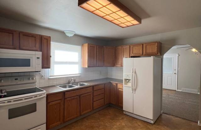 New Paint and Flooring 3 Bed 2 Bath!! $300 off firs months rent!! - 2624 North Pittsburg Street, Spokane, WA 99207