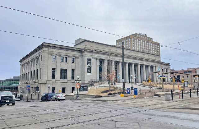 Aval Now! Spacious, Loft in Union Depot with Awesome Amenities is Pet Friendly, walk to everything!