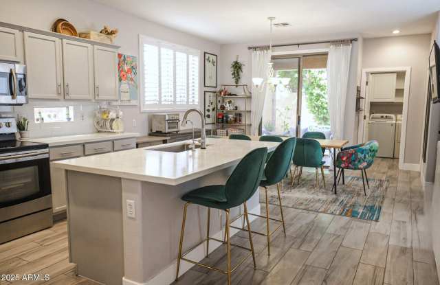 Photo of 1950 W Park Place