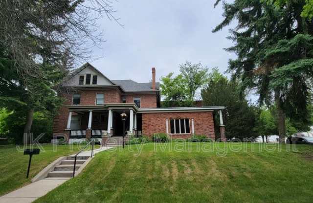 425 3rd Ave N