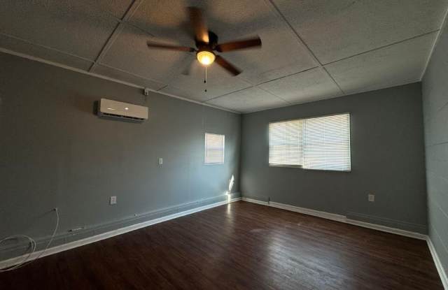 5117 Douglas Street unit: B