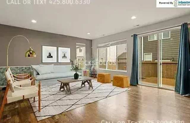 8119 175th Street East