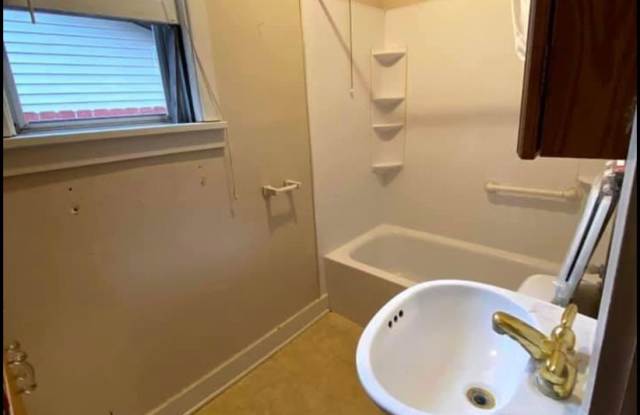 Photo of Hoff - 05 - 1527 Ferry Street