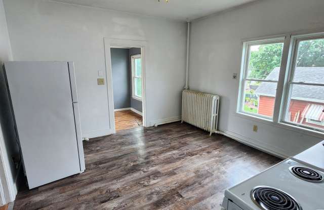 1008 Rhomberg Avenue - 1010-2