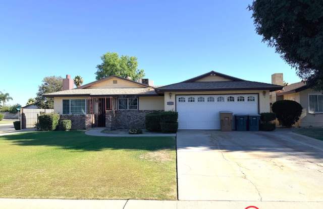 Comfortable 3BD/2BA Home in Bakersfield's 93309 — Small Pets Welcome!