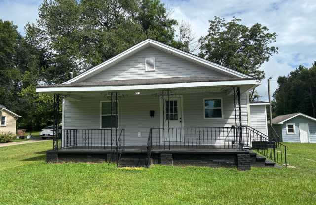 Fully renovated 3 bedroom 2 bathroom house!   Lawn Care Included