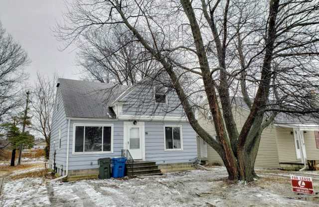 Spacious 4 Bedroom Home in Vermilion Near Lake. - 405 Niagara Road, Vermilion, OH 44089