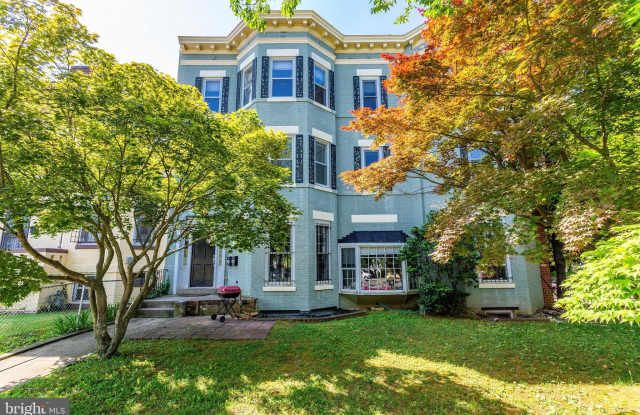 Photo of 1405 N CAROLINA Avenue NE unit: A