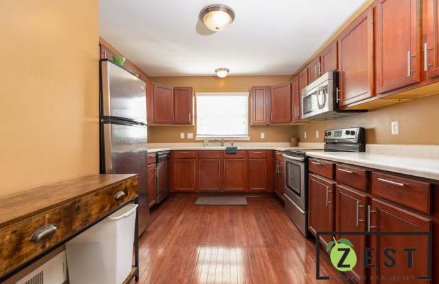 3152 TORRENT LANE ANN ARBOR AREA 3-BED, 2.5-BATH TRI-LEVEL TOWNHOUSE