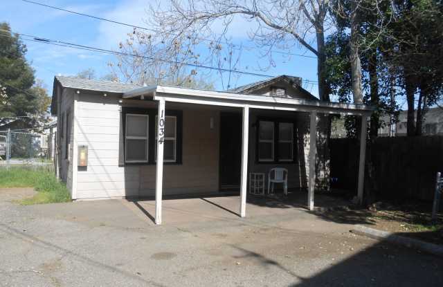 Cozy 2 bed and 1 bath in South Redding