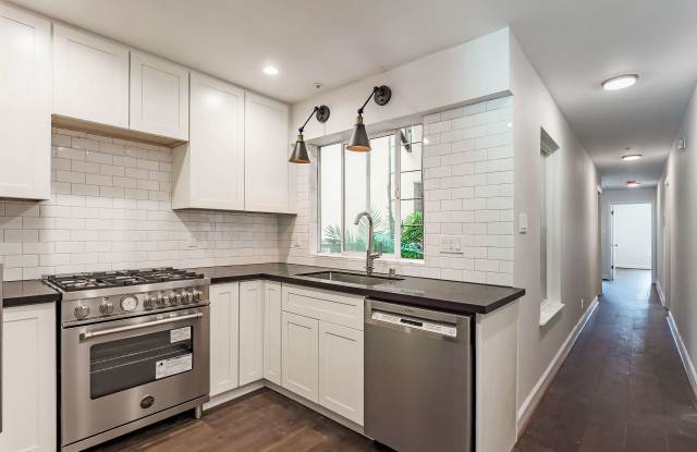 Photo of 235 Collins St.