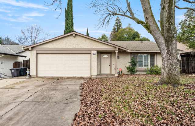 AVAILABLE NOW - CITRUS HEIGHTS 3 BEDROOM 2 BATH HOME W/SEWER  GARBAGE INCLUDED!!!