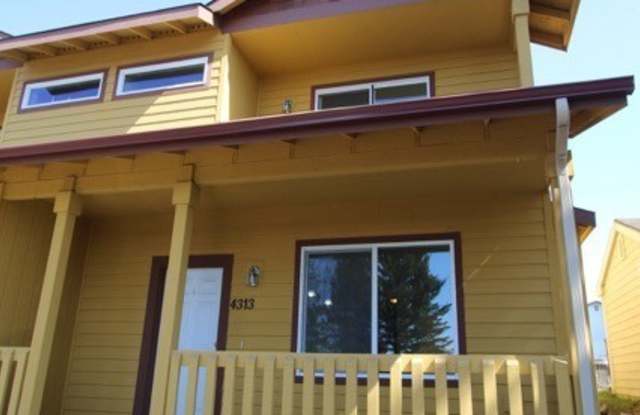 Photo of 3 Bedroom Townhouse near Midtown!