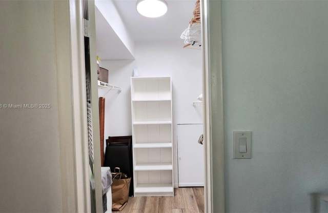 8930 S Hollybrook Blvd