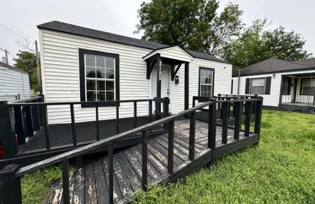 2125 Northeast 15th Street