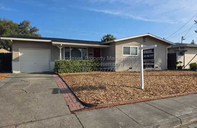 Clean Eastside Petaluma Home - 3BD/2BA ~132 Maria Drive