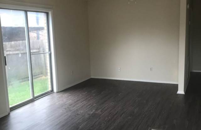 TWO BEDROOM DUPLEX WITH FENCED BACK YARD AVAILABLE 7/27/2026.