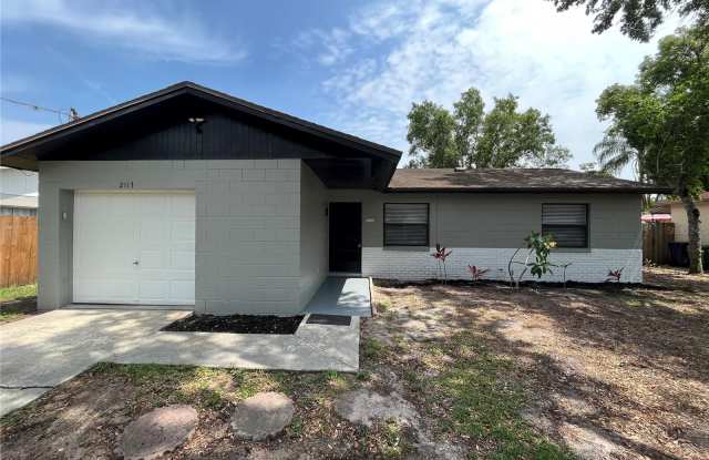 2113 W BARCLAY ROAD