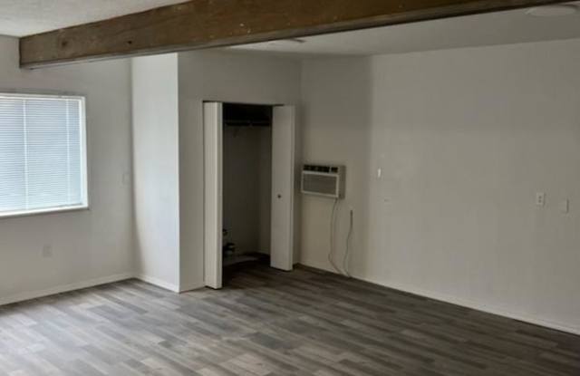 1621 Mary Ellen St Ne